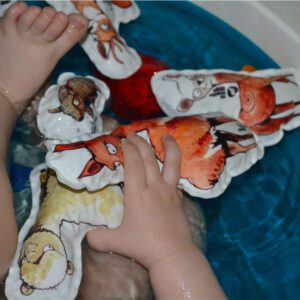 "set de animalitos argentinos para jugar juguetes didácticos de tela sustentables - juegos para la familia - animales argentinos - juguetes para el agua - tarjetas educativas - juguetes blandos primera infancia"